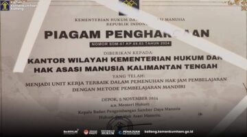 Berkomitmen Dalam Meningkatkan Kualitas SDM, Kemenkumham Kalteng Terima Penghargaan di Rakor Nasional Corporate University 2024