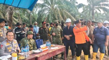 Cegah Api Meluas, Tim Gabungan Regional-2 Riau 1 PT. Agrinas Palma Nusantara Sigap dan Turut Serta Tangani Karhutla di Peringgan Kebun Banyu Bening Utama